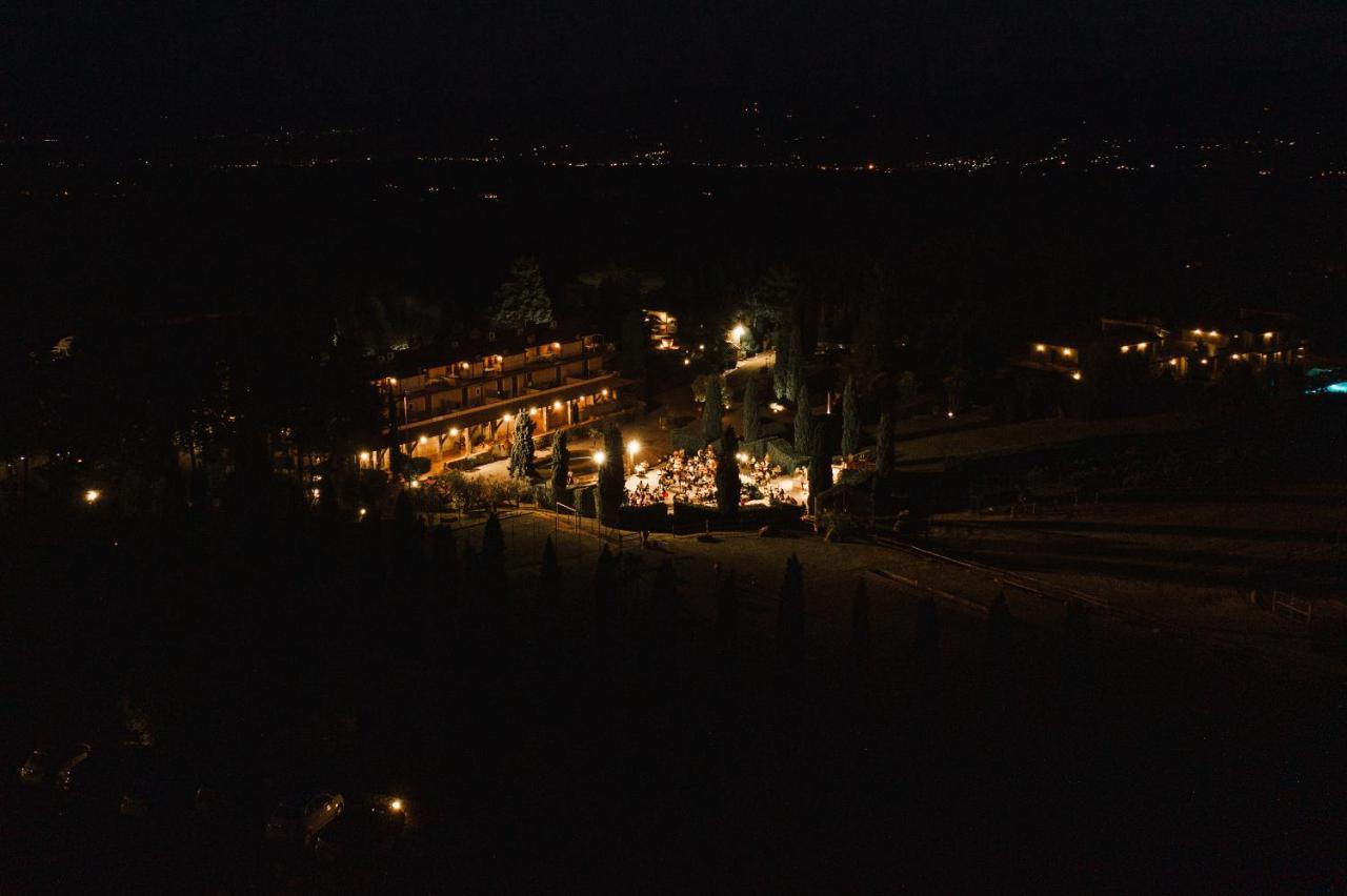 Fattoria Degli Usignoli Guest House San Donato in Fronzano ภายนอก รูปภาพ