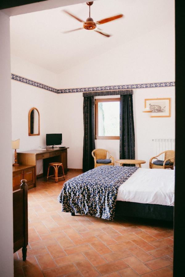 Fattoria Degli Usignoli Guest House San Donato in Fronzano ภายนอก รูปภาพ