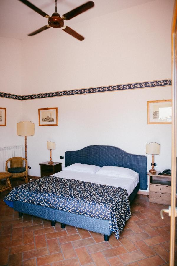 Fattoria Degli Usignoli Guest House San Donato in Fronzano ภายนอก รูปภาพ