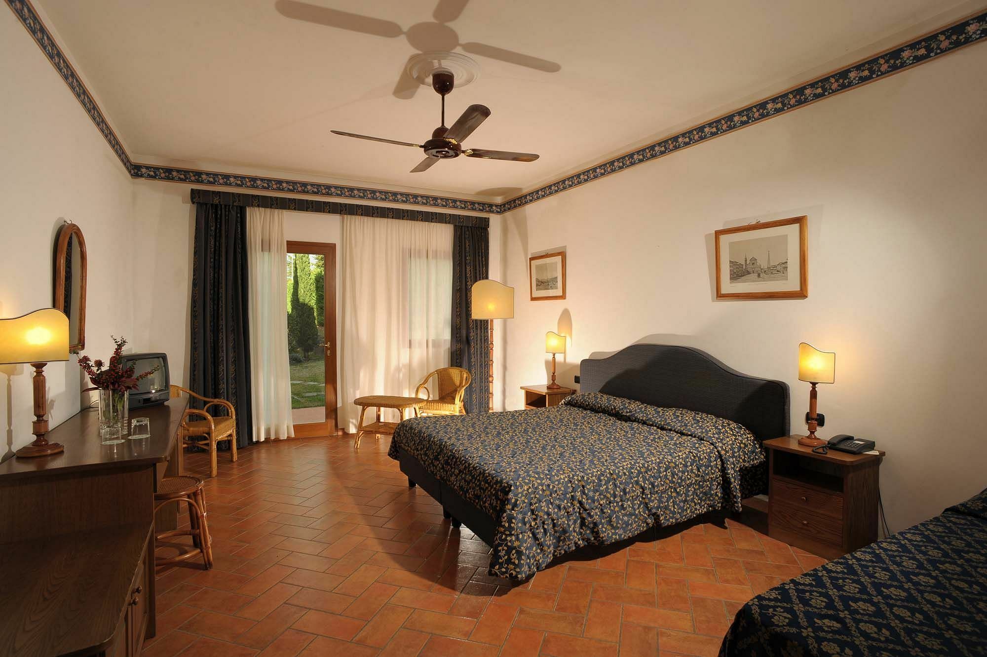 Fattoria Degli Usignoli Guest House San Donato in Fronzano ภายนอก รูปภาพ